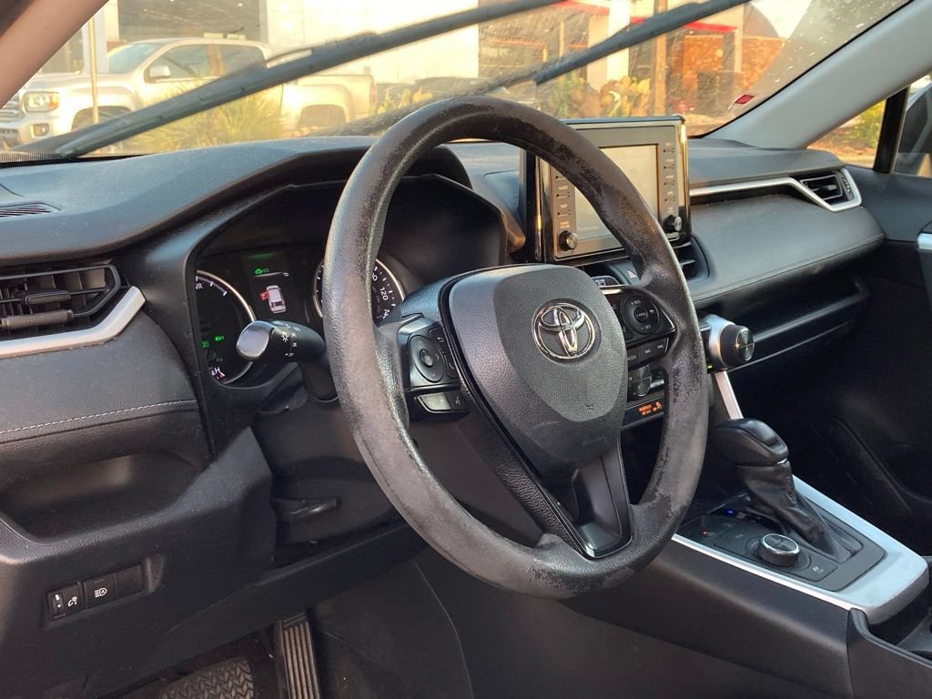 Used 2019 Toyota RAV4 LE w/ Carpet Mat Package AWD/4WD image 8