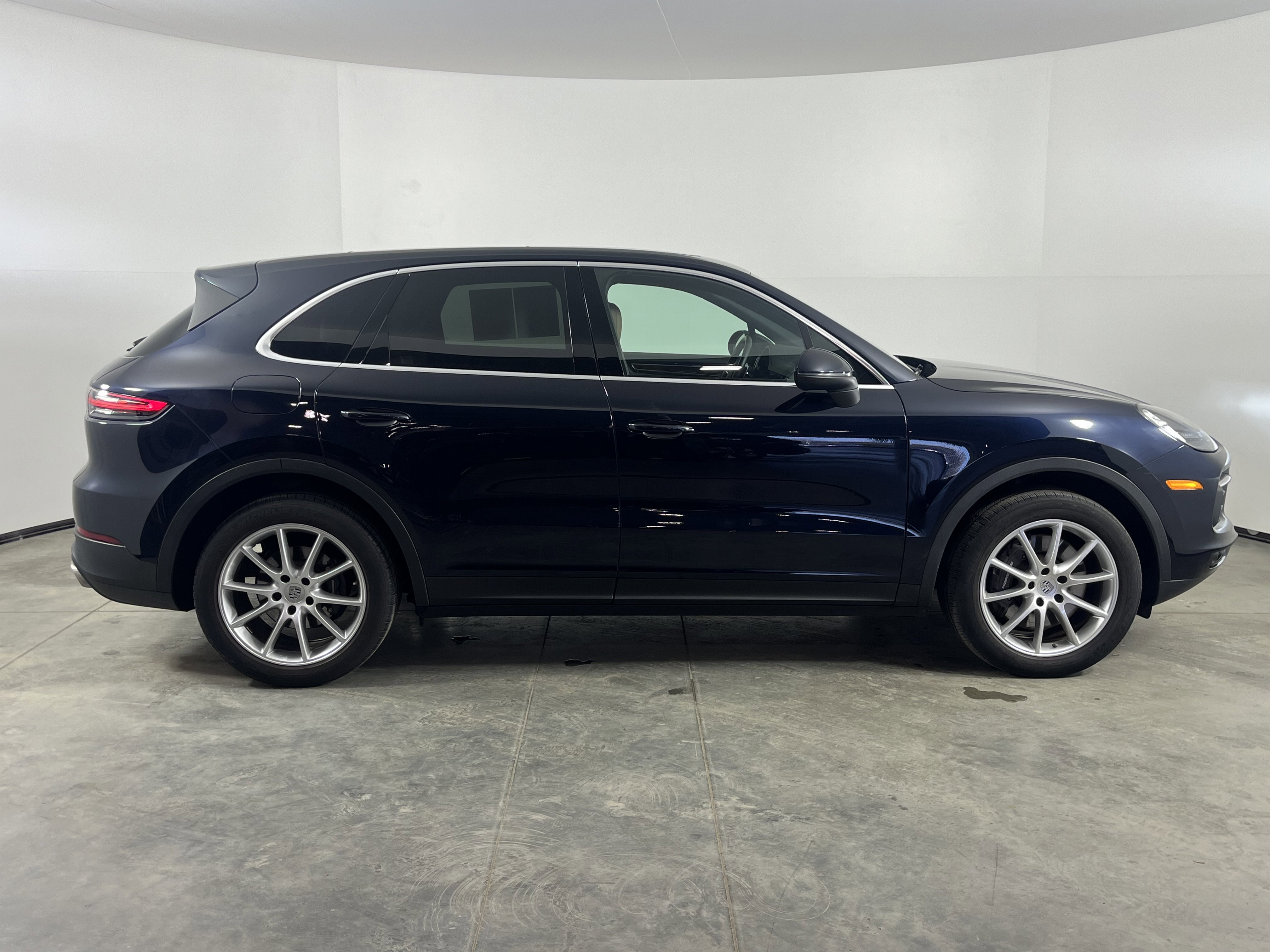 Used 2023 Porsche Cayenne image 8