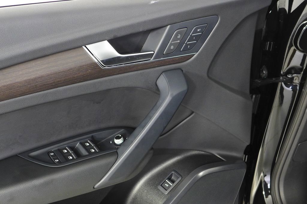 Used 2023 Audi Q5 2.0T Premium w/ Convenience Package image 12
