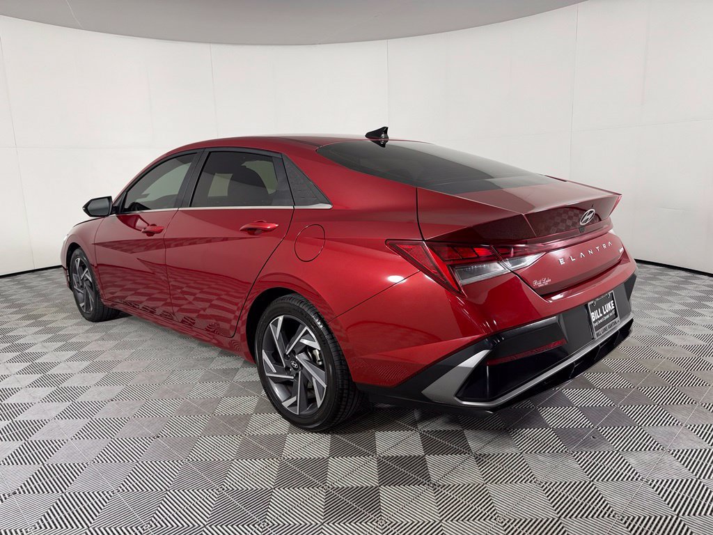Used 2025 Hyundai Elantra Limited FWD image 9