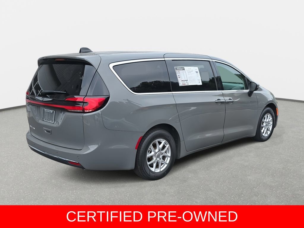 Used 2023 Chrysler Pacifica Touring-L FWD image 5
