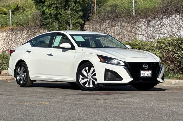 Used 2023 Nissan Altima 2.5 S image 2
