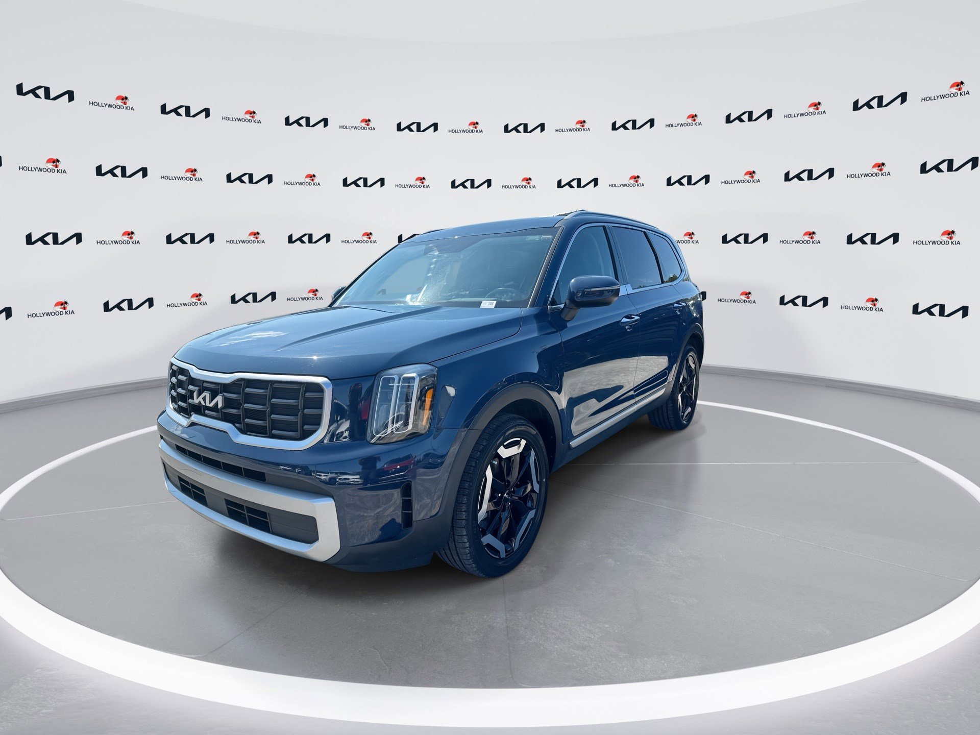 Used 2023 Kia Telluride S w/ S Sunroof Package FWD image 4