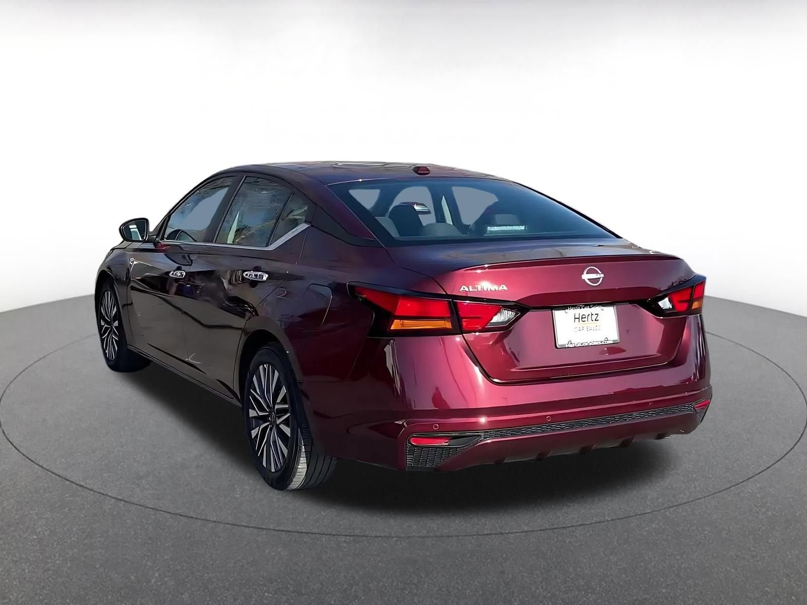 Used 2025 Nissan Altima 2.5 SV image 11