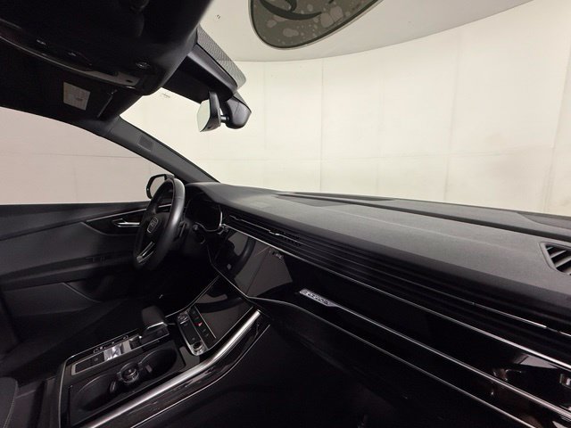 Used 2019 Audi Q8 Premium Plus w/ Premium Plus AWD/4WD image 31