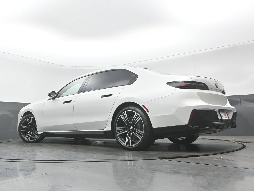 Used 2023 BMW i7 xDrive60 AWD/4WD image 32