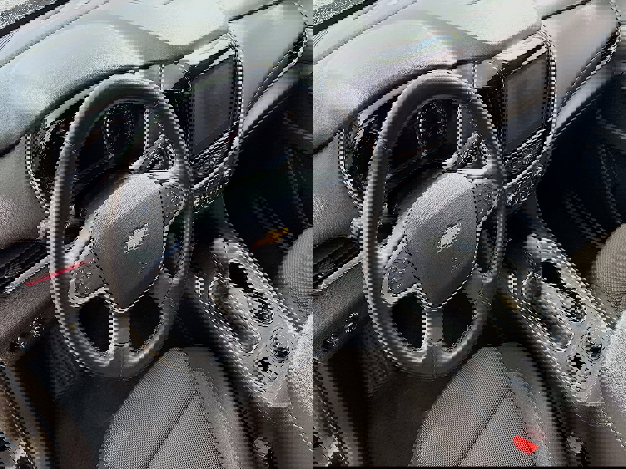 Used 2023 Chevrolet Traverse LT image 9