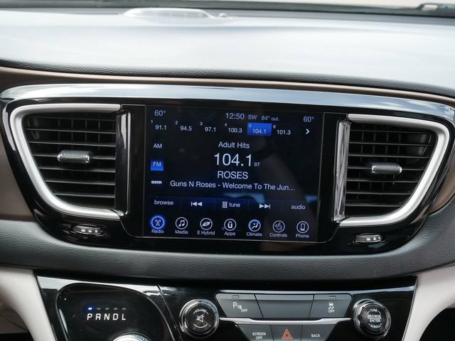 Used 2017 Chrysler Pacifica Premium FWD image 31