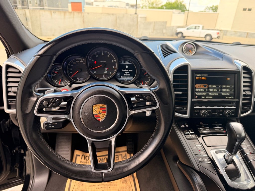 Used 2016 Porsche Cayenne w/ Premium Package AWD/4WD image 13