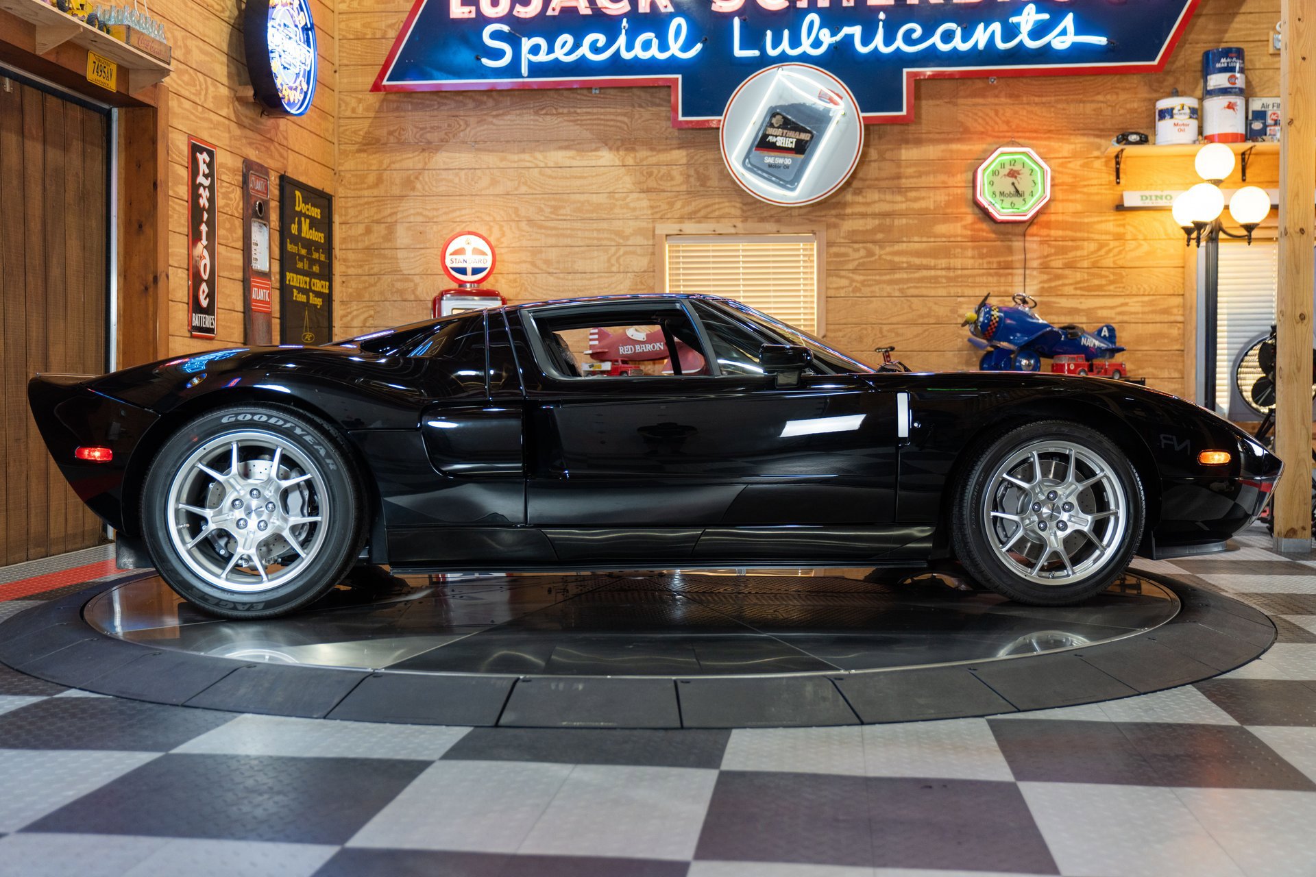 Used 2006 Ford GT image 33