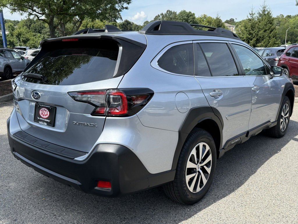 Used 2023 Subaru Outback Premium image 8