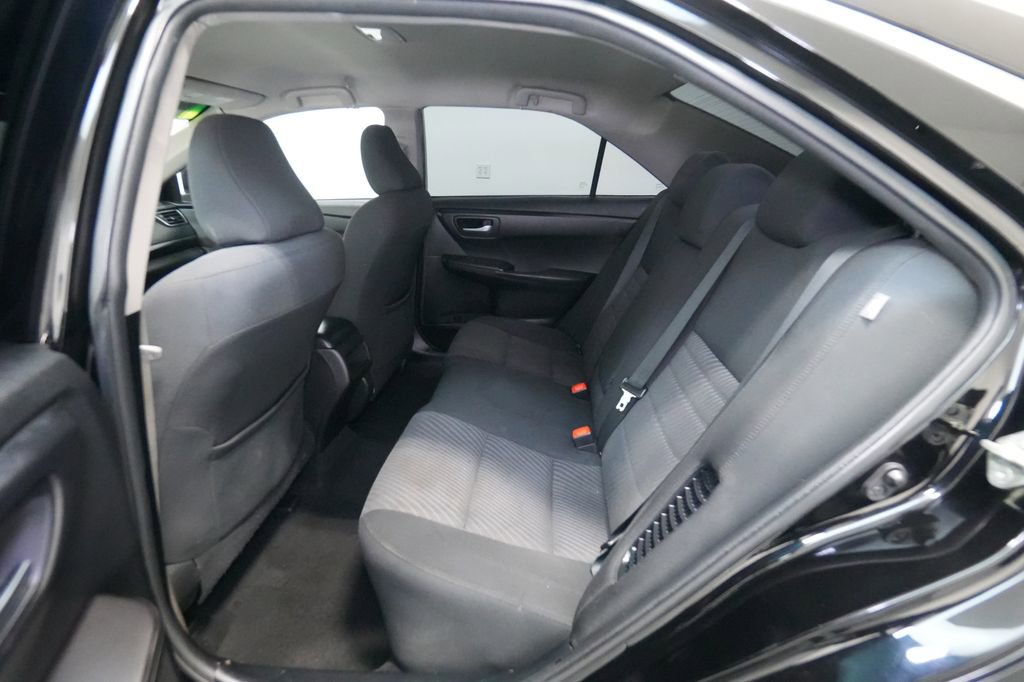 Used 2017 Toyota Camry LE FWD image 17