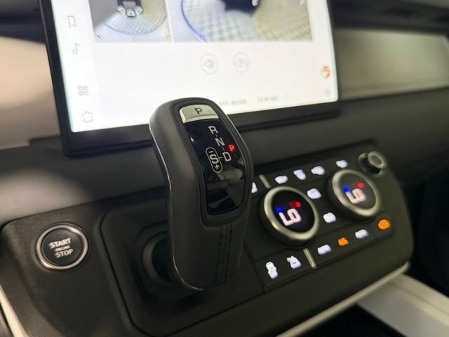 Used 2025 Land Rover Defender 110 X-Dynamic SE AWD/4WD image 19