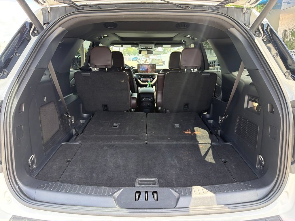 Used 2025 Ford Explorer Platinum RWD image 7