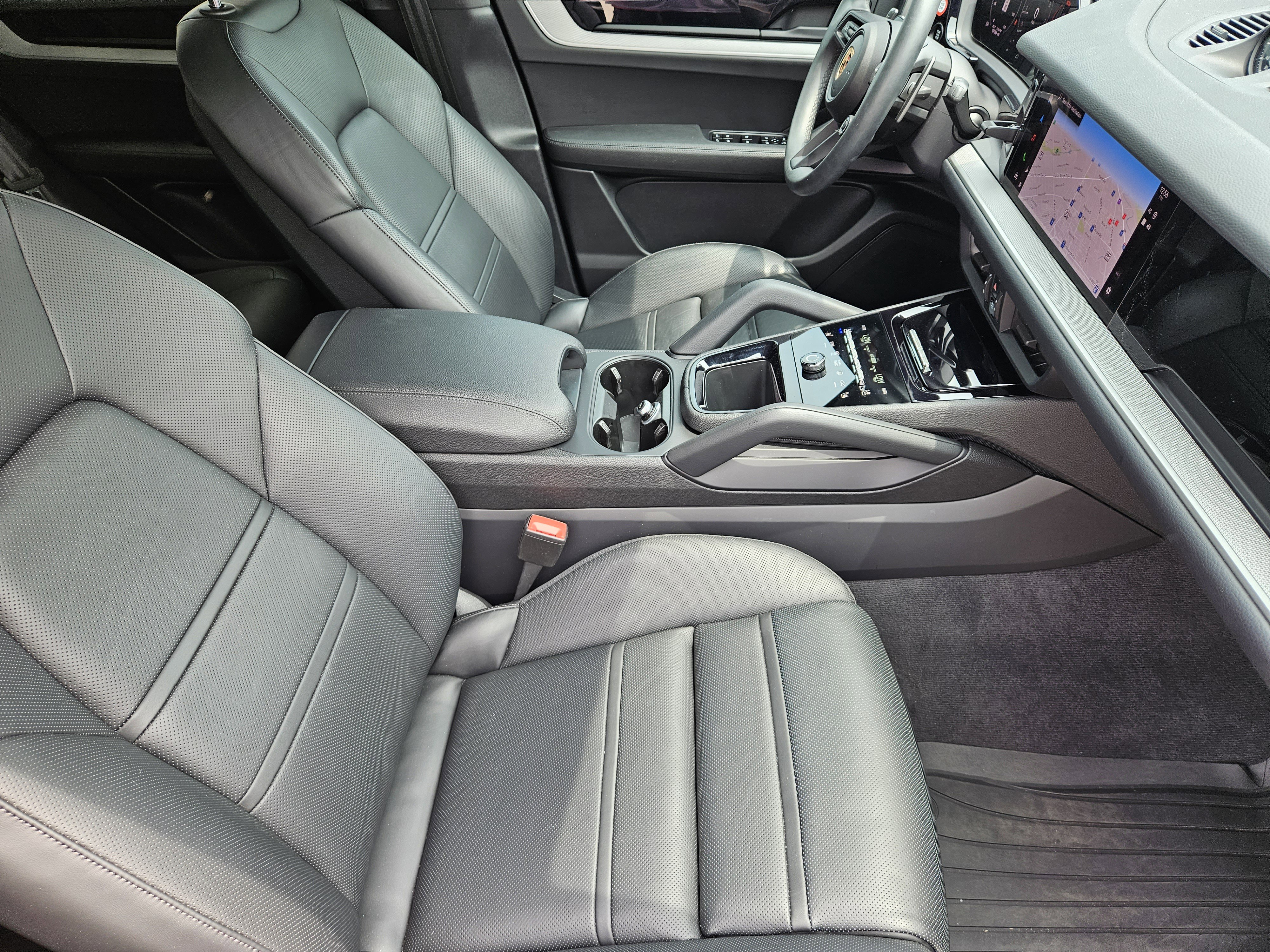 Certified 2024 Porsche Cayenne Coupe AWD/4WD image 15