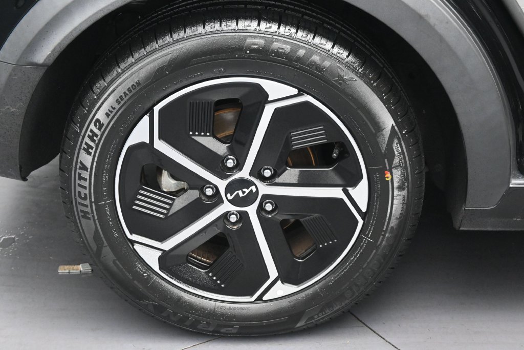 Used 2023 Kia Niro EX FWD image 35