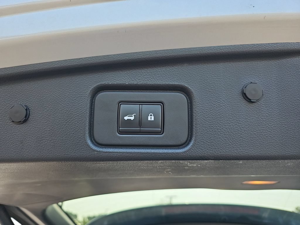 Used 2023 Nissan Pathfinder SL w/ Black Appearance Package FWD image 33