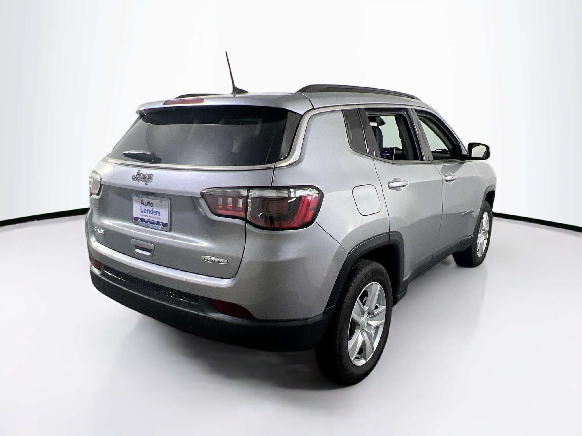 Used 2022 Jeep Compass Latitude w/ Convenience Group AWD/4WD image 5