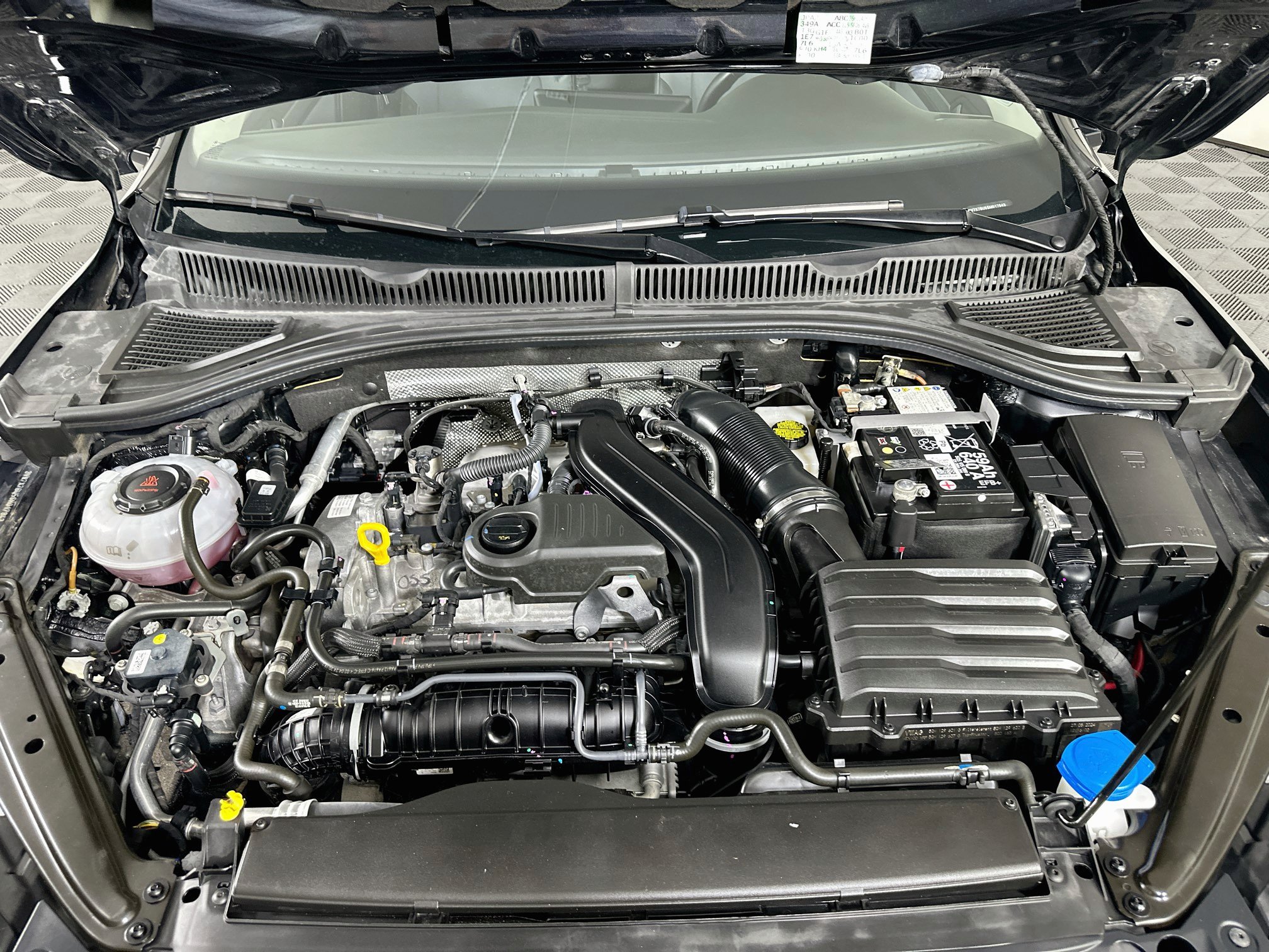 Used 2025 Volkswagen Jetta SE FWD image 34