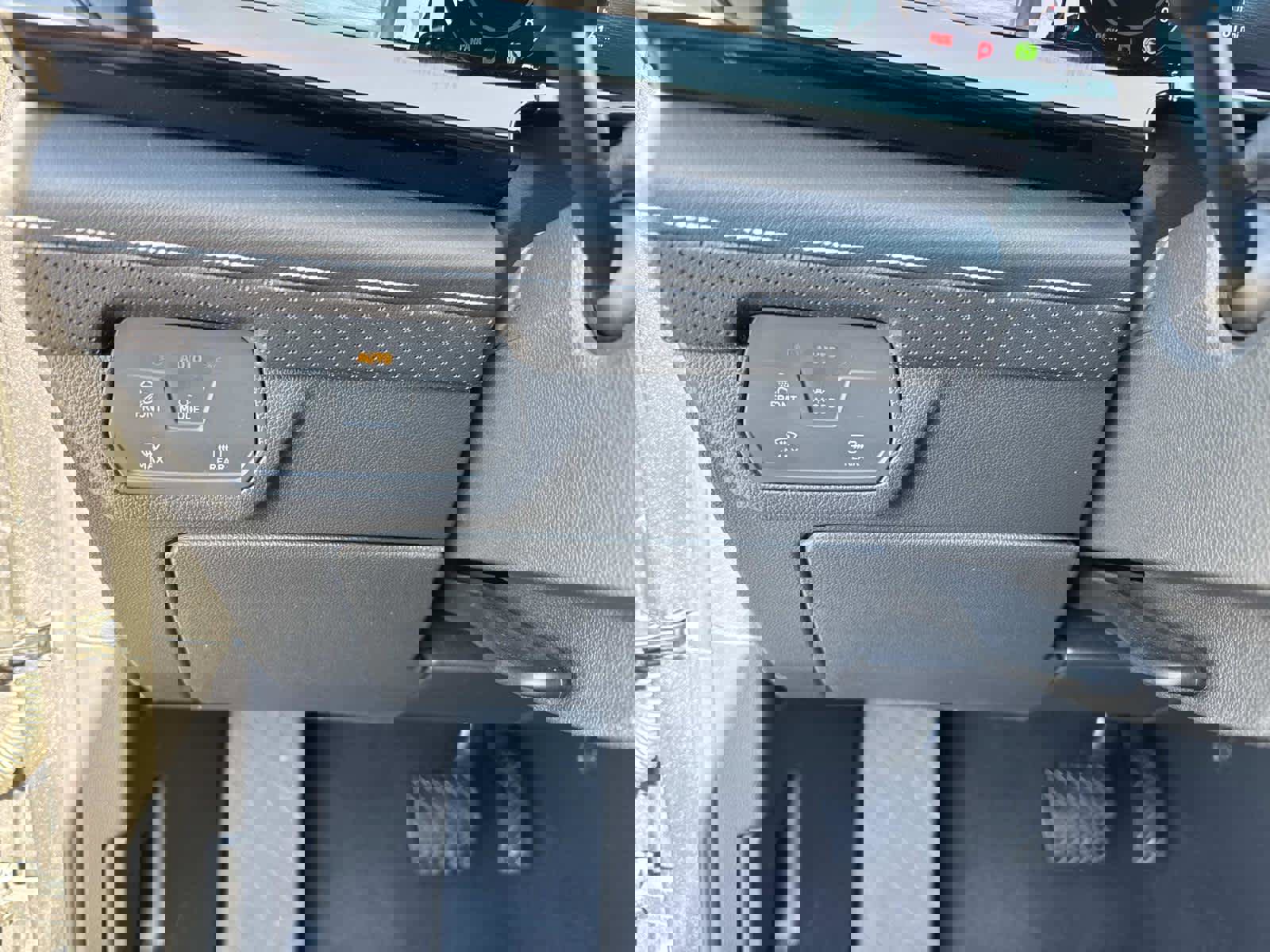 Used 2024 Volkswagen Atlas SE image 33