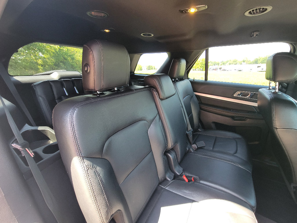 Used 2017 Ford Explorer XLT w/ Equipment Group 202A FWD image 33