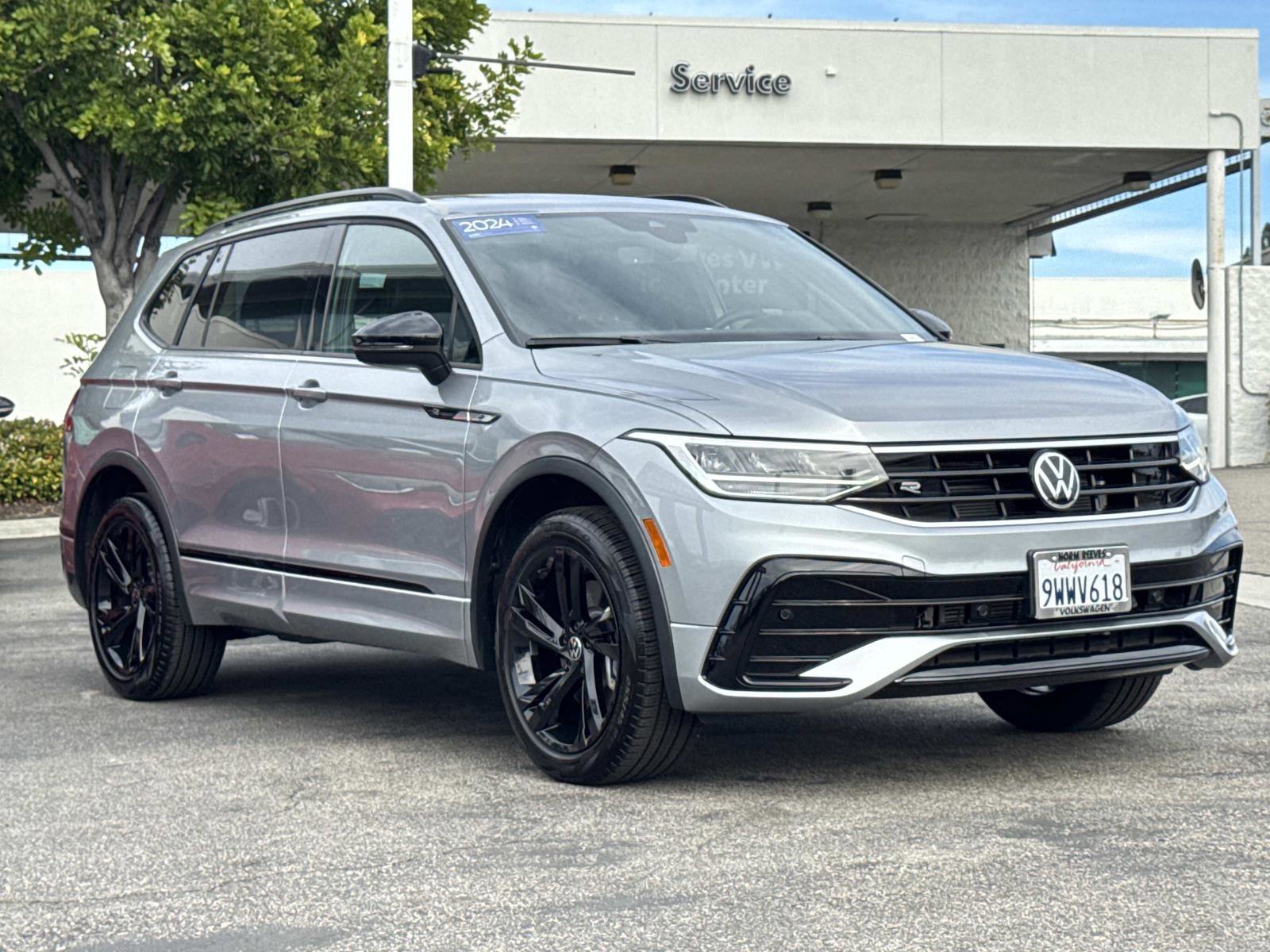 Certified 2024 Volkswagen Tiguan SE R-Line image 7