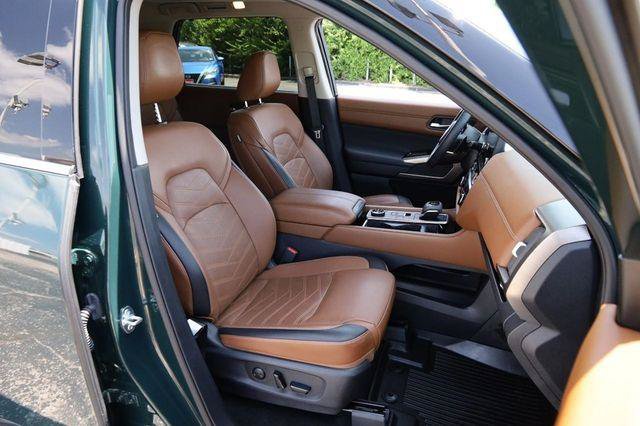 Used 2025 Nissan Pathfinder Platinum AWD/4WD image 29