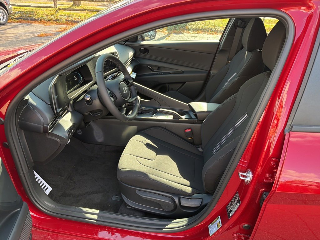 New 2025 Hyundai Elantra Sport image 12