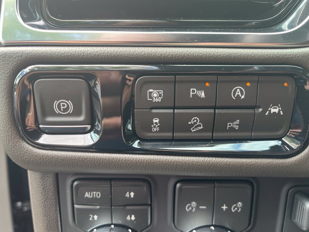 New 2026 GMC Yukon XL Elevation AWD/4WD image 17