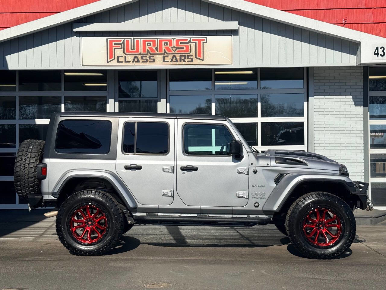 Used 2019 Jeep Wrangler Unlimited Sahara image 2