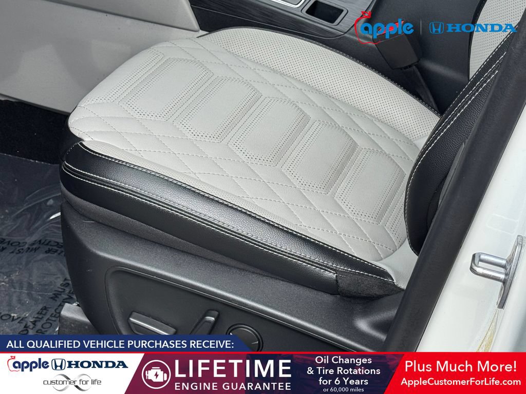 Used 2023 Ford Escape Platinum w/ Premium Technology Package AWD/4WD image 8