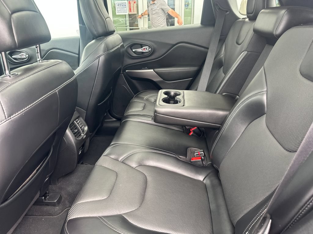 Used 2021 Jeep Cherokee Latitude Lux w/ Sun & Sound Group AWD/4WD image 21