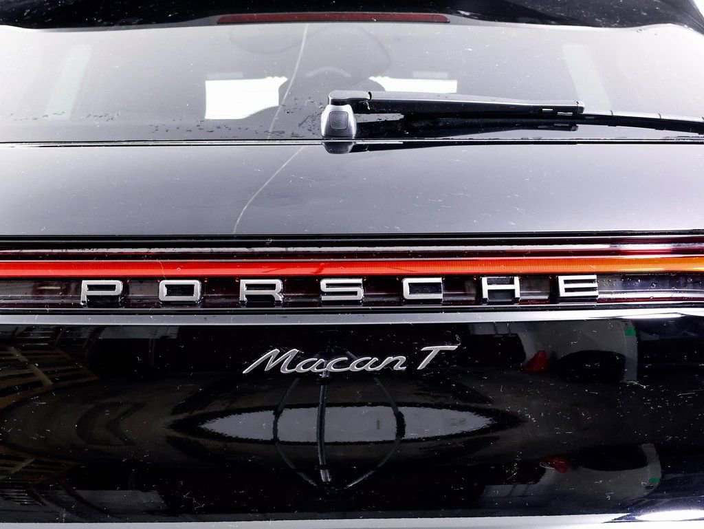 Certified 2025 Porsche Macan Turbo AWD/4WD image 16