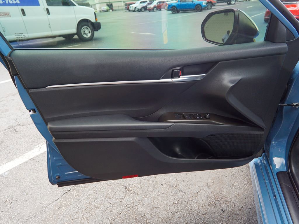 Used 2023 Toyota Camry SE w/ Convenience Package FWD image 15