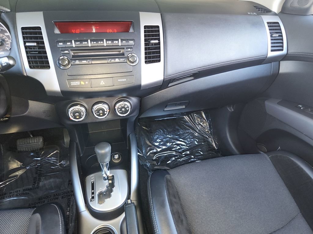 Used 2010 Mitsubishi Outlander XLS image 17