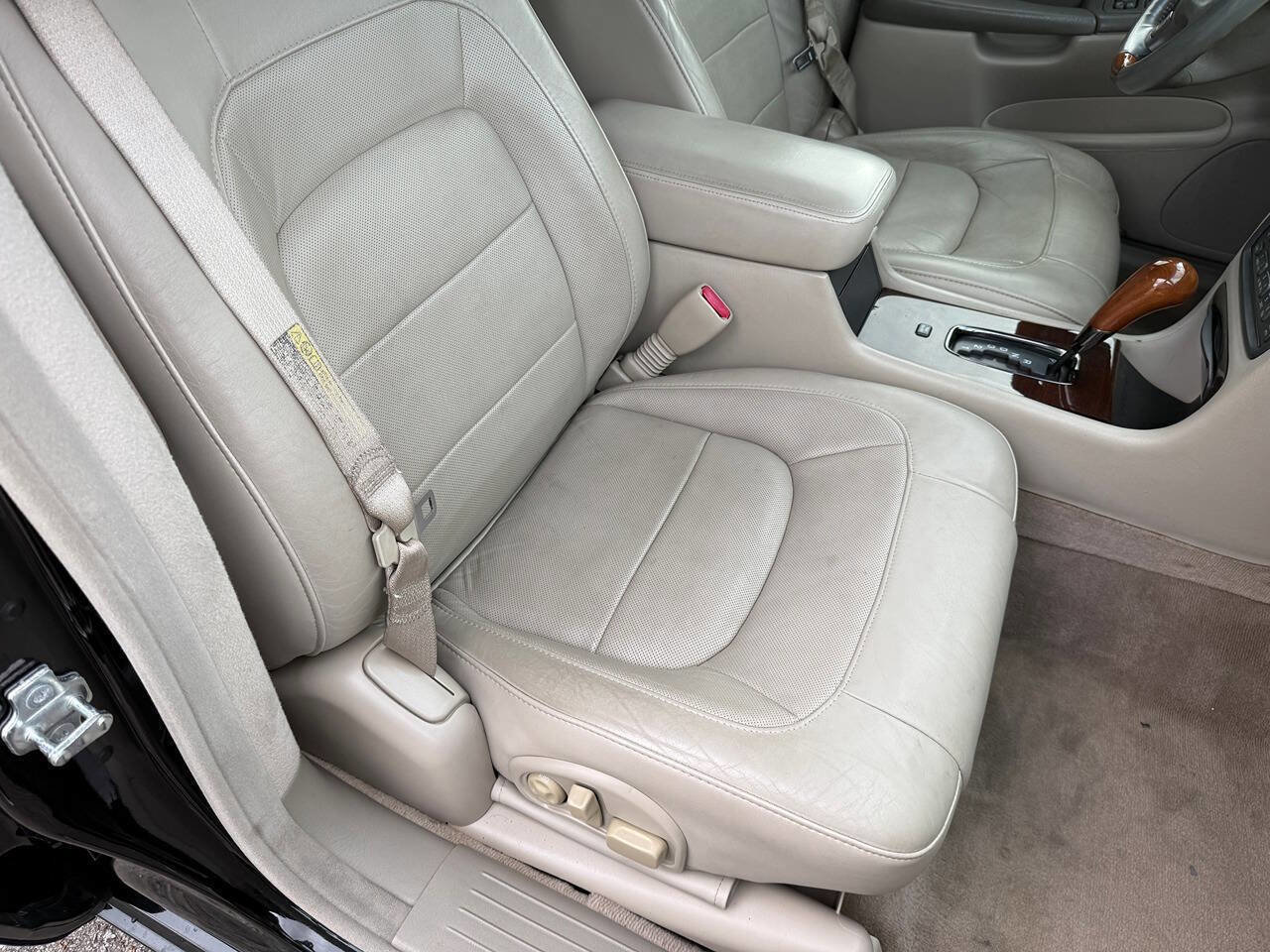 Used 2005 Cadillac De Ville DTS w/ Equipment Group FWD image 27