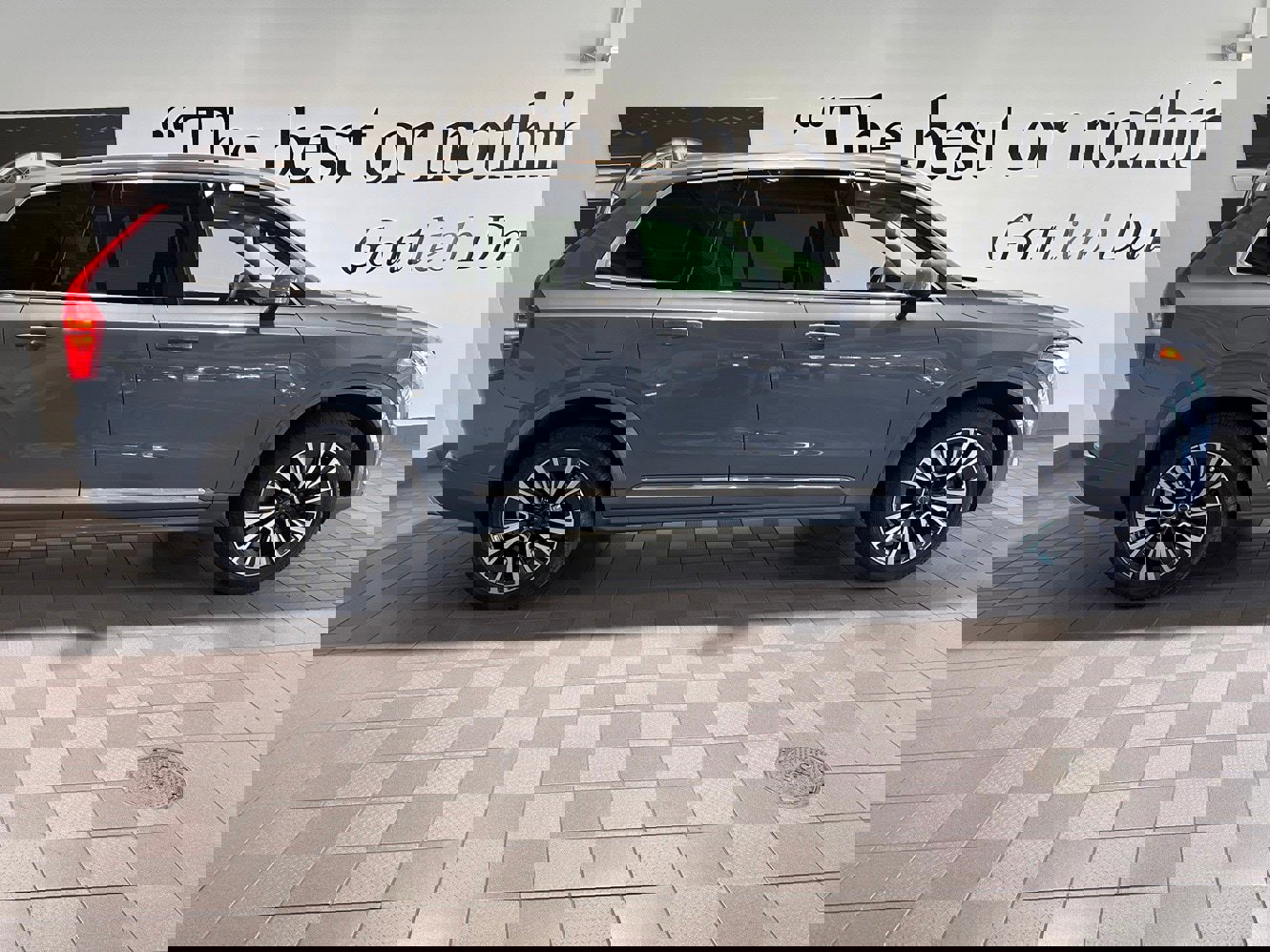 Used 2021 Volvo XC90 T8 Inscription Expression w/ Climate Package image 3