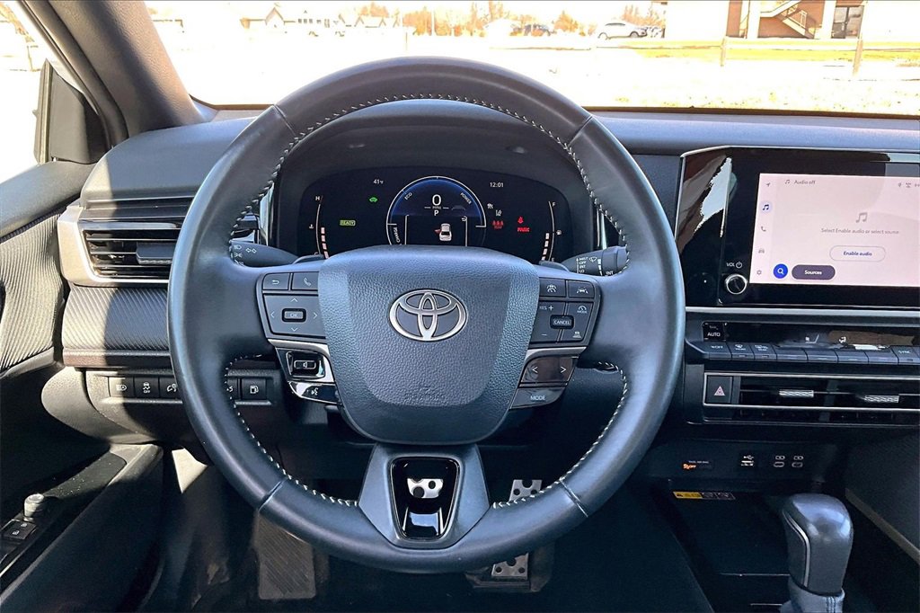 Used 2025 Toyota Camry SE image 5