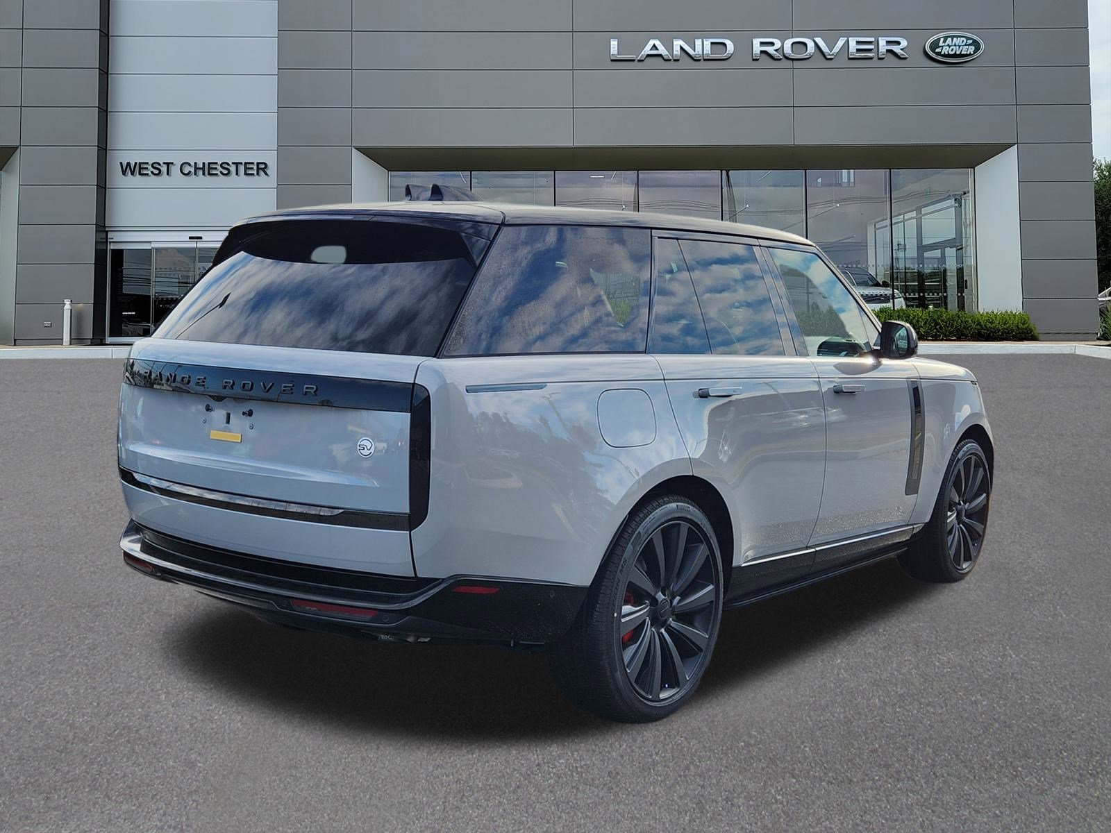New 2026 Land Rover Range Rover SV image 4
