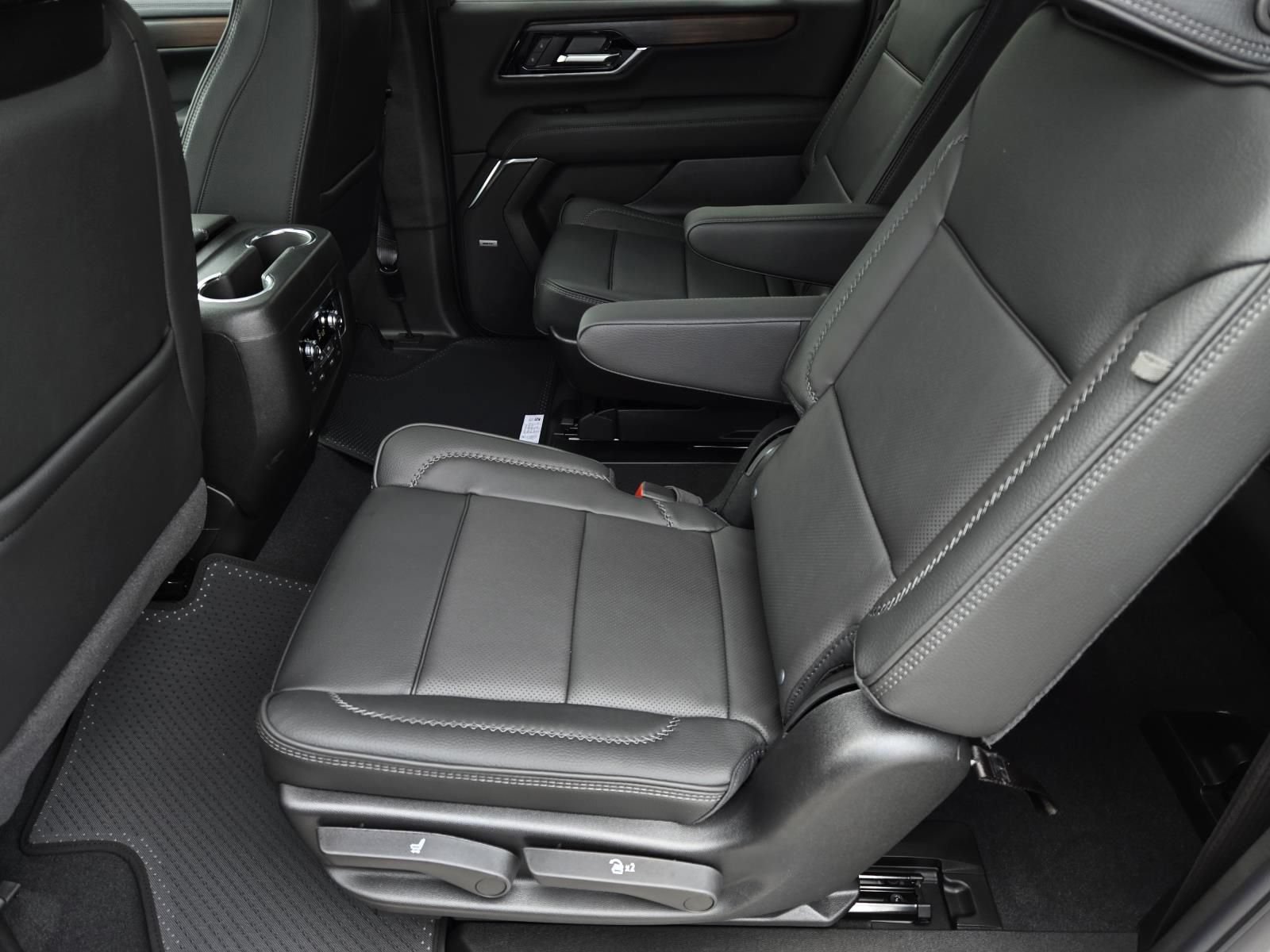 New 2026 GMC Yukon XL Denali w/ Denali Reserve Package RWD image 4