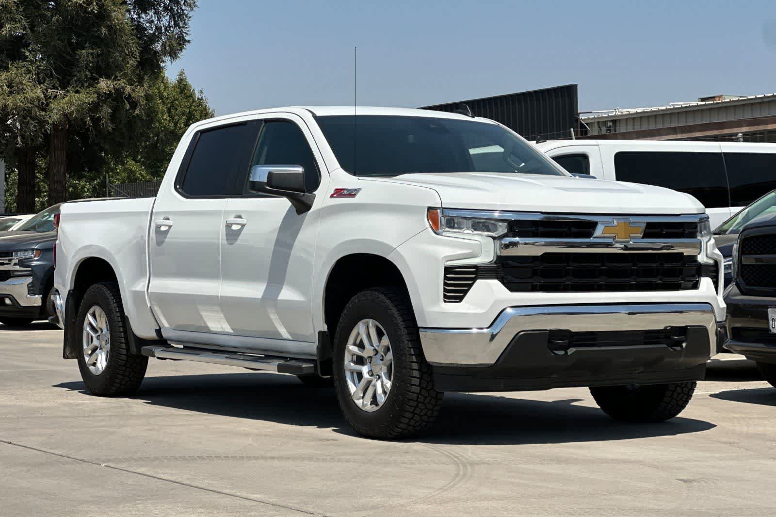 Used 2022 Chevrolet Silverado 1500 LT w/ Z71 Off-Road Package AWD/4WD image 10