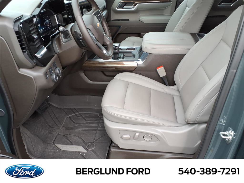 New 2026 Ford F250 XLT w/ XLT Premium Package image 12