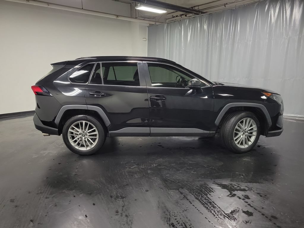 Used 2019 Toyota RAV4 LE FWD image 9