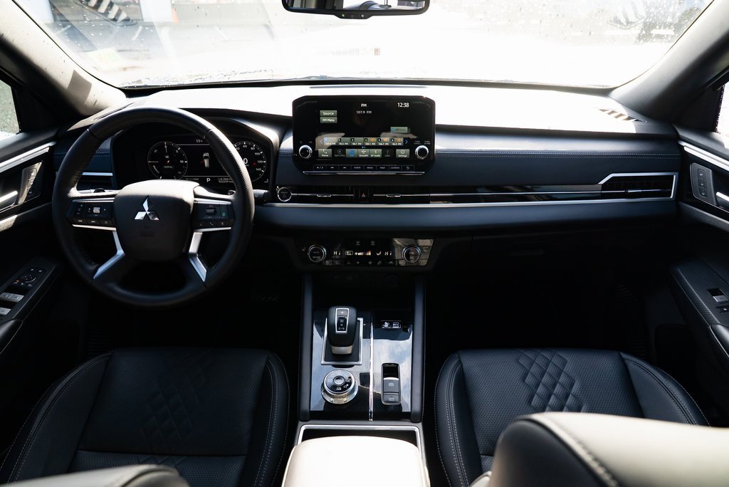 Used 2025 Mitsubishi Outlander SEL Black Edition image 8