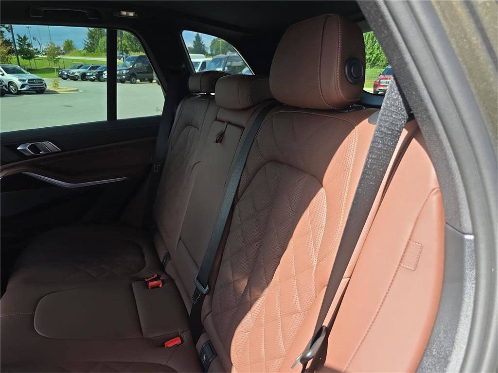 Used 2025 BMW X5 xDrive40i w/ Climate Comfort Package image 17
