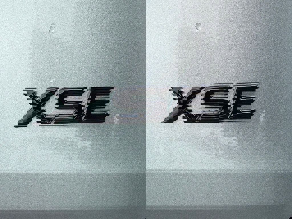 Used 2025 Toyota Sienna XSE image 9