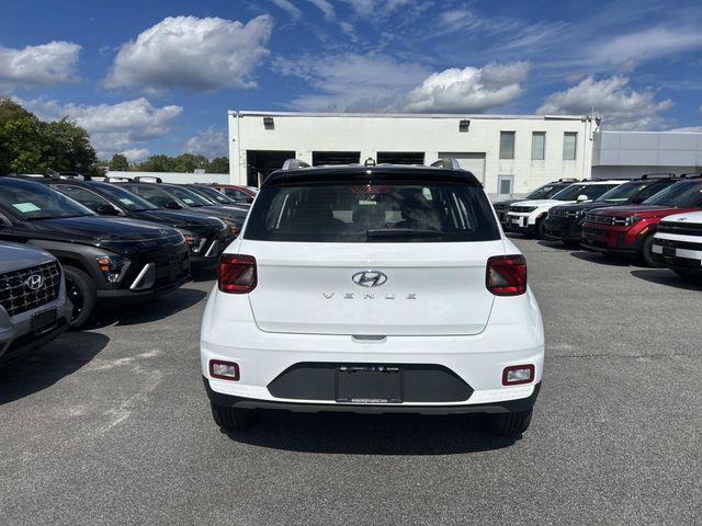 New 2026 Hyundai Venue SEL FWD image 3