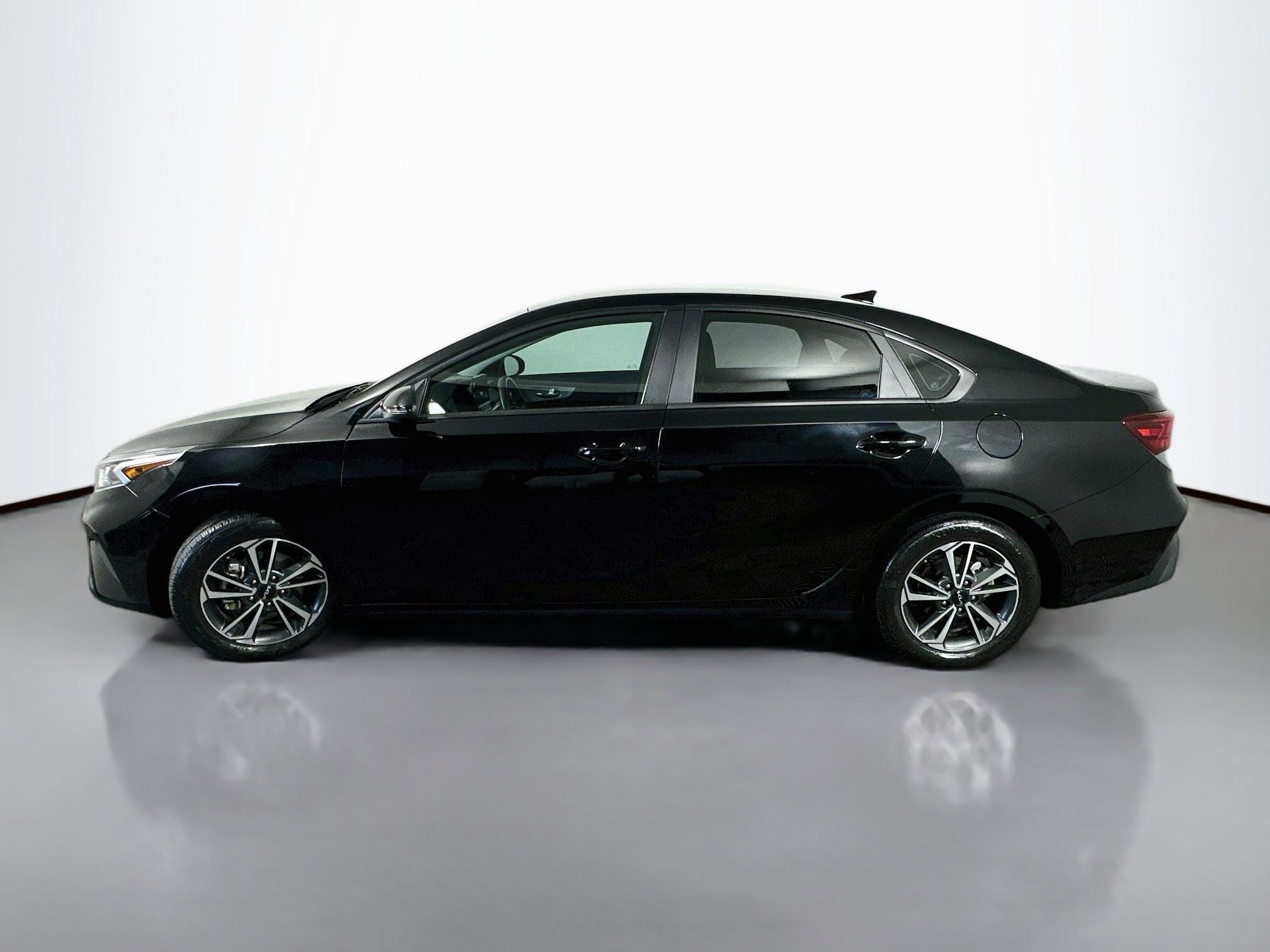 Certified 2024 Kia Forte LXS w/ LXS Technology Package FWD image 4