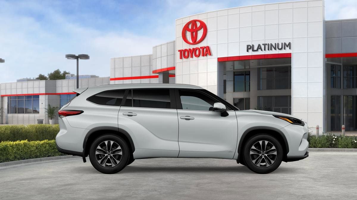 New 2026 Toyota Highlander XLE image 12