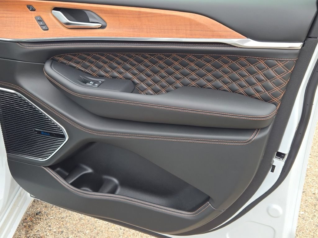 New 2027 Jeep Grand Cherokee Summit AWD/4WD image 11